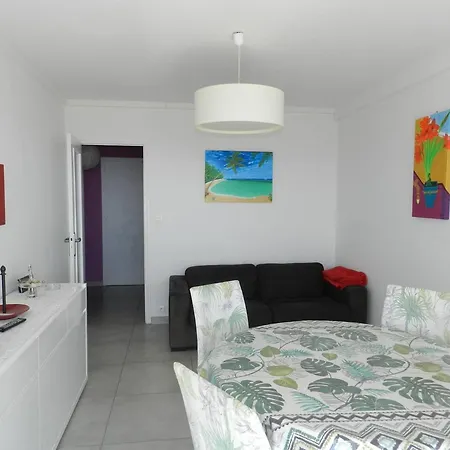 2 Pieces Avec Vue Et Parking, - Fr-1-251-887 * Le Lavandou