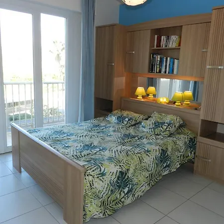 2 Pieces Avec Vue Et Parking, - Fr-1-251-887 Le Lavandou